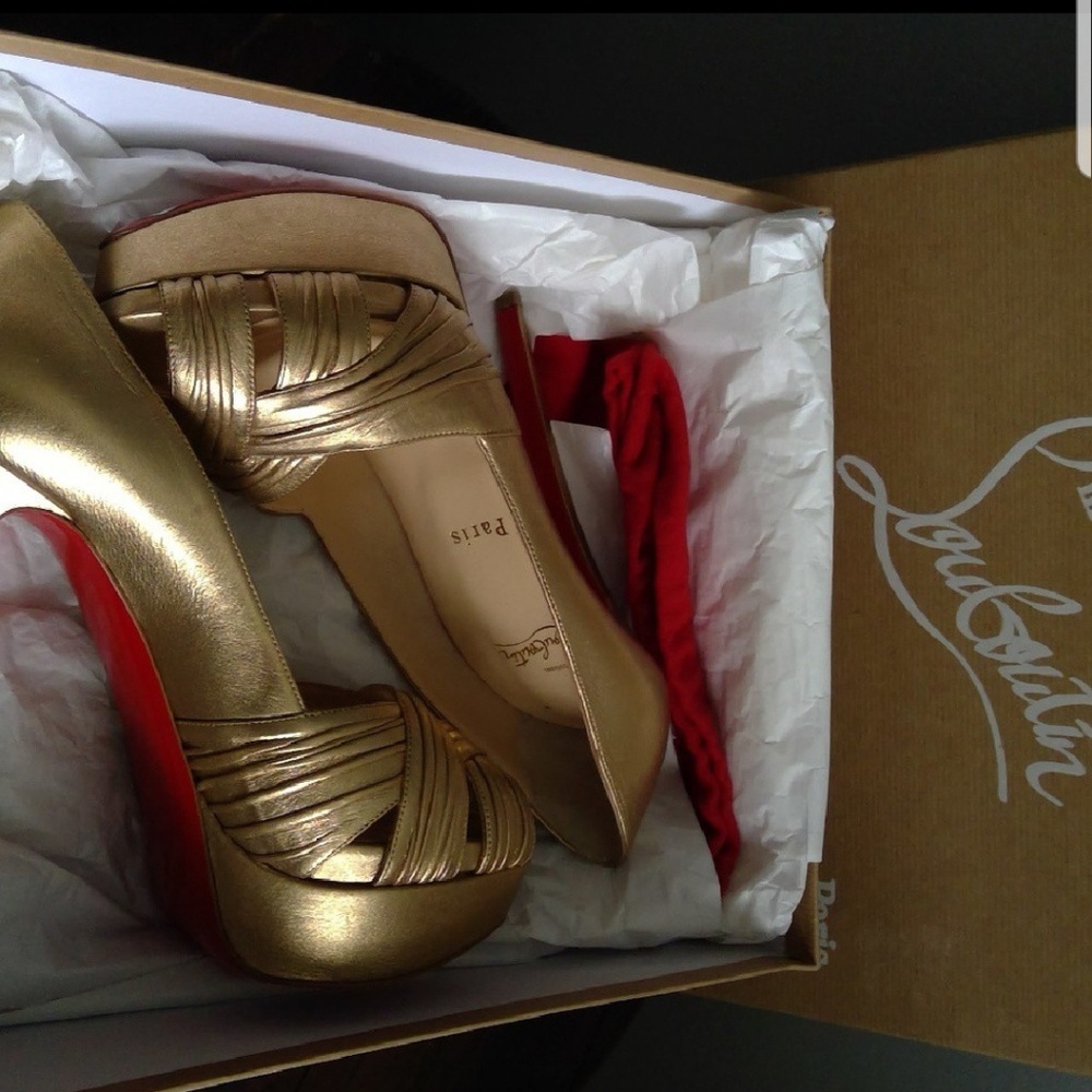 christian louboutin gold peep-toe aborina pumps.